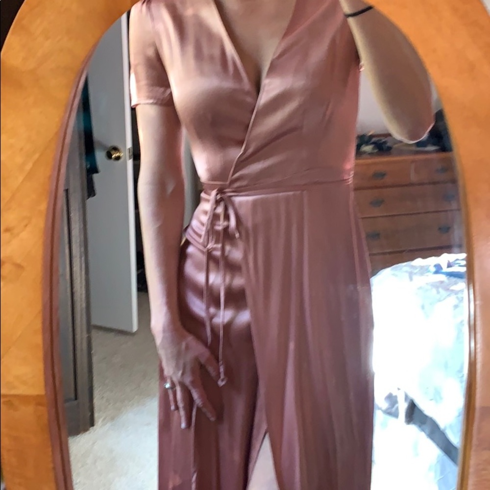 Like new Wayf short sleeve wrap gown - Picture 7 of 8